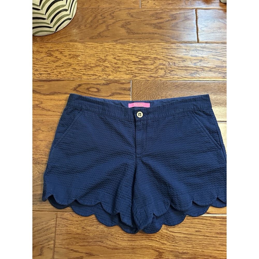 Lilly Pulitzer Buttercup Navy Blue Seersucker Scalloped Hem Shorts Size 6